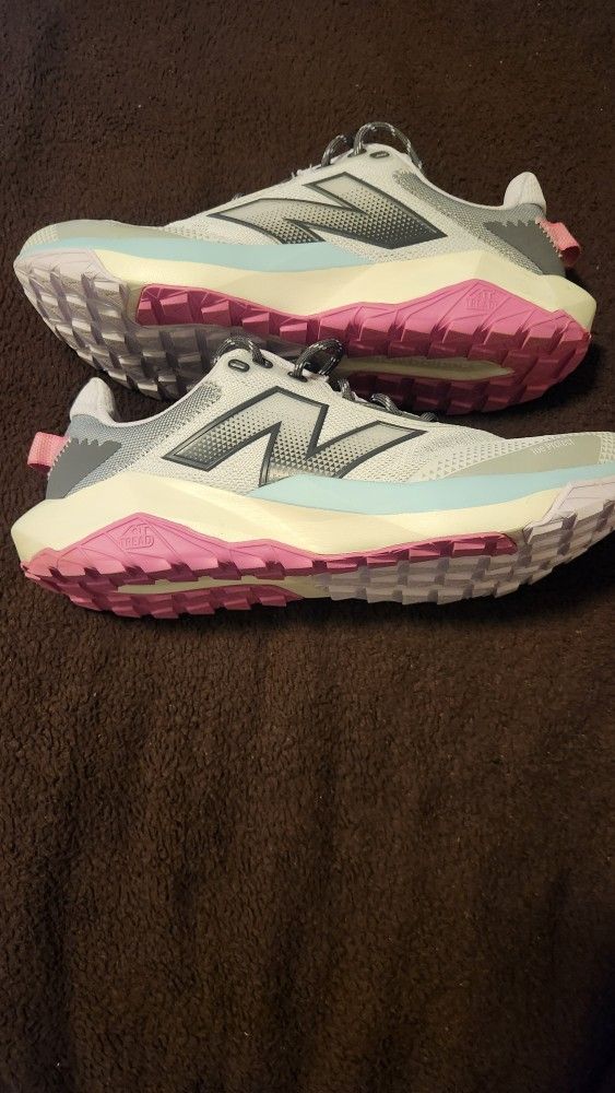 New Balance Dynasoft Nitrel V6.0 Women’s Trail Running Shoe Woman's Size 11