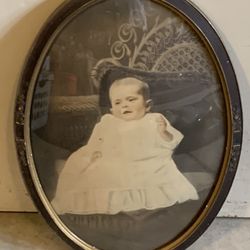 Antique Wooden Frame w/Convex Bubble Glass and Baby Photo 