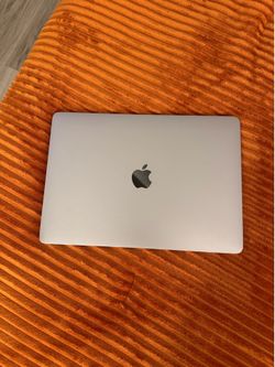 MACBOOK AIR