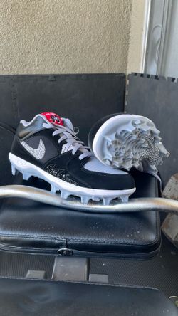 Sports cleats