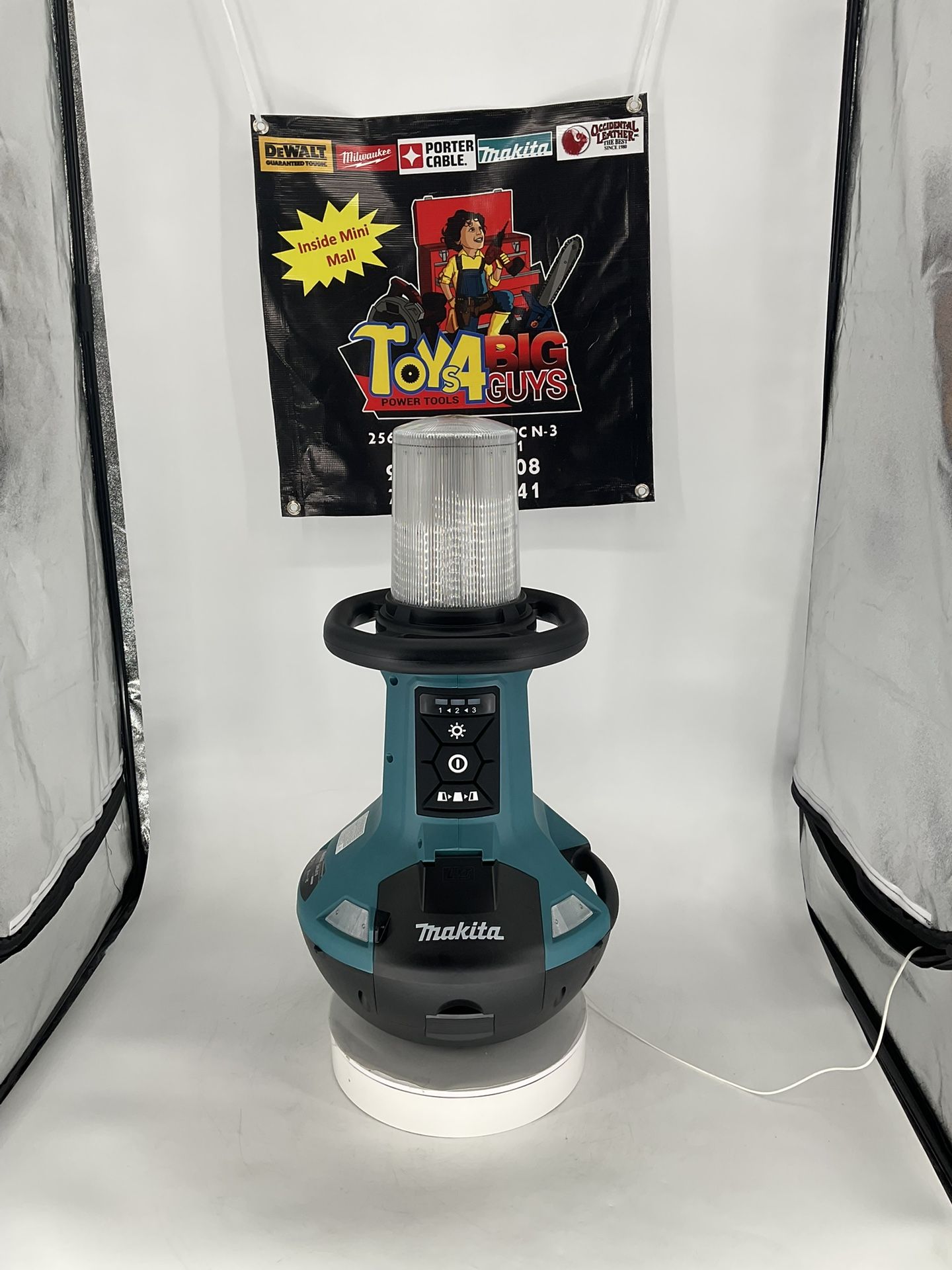 Makita 18V X2 LXT Lithium Ion Cordless Upright Area Light