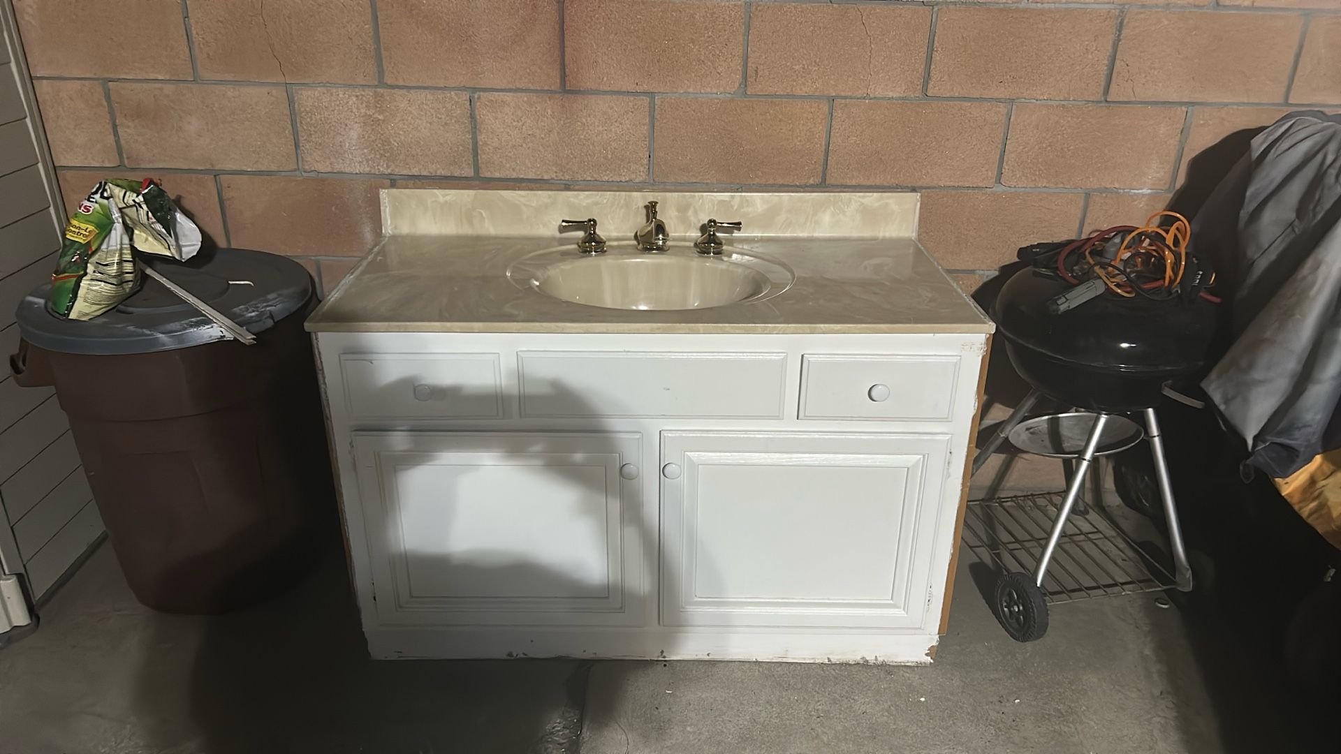 Un. Sin Completo Para Su Baño,  Lavamanos. Buenas. Condiciones