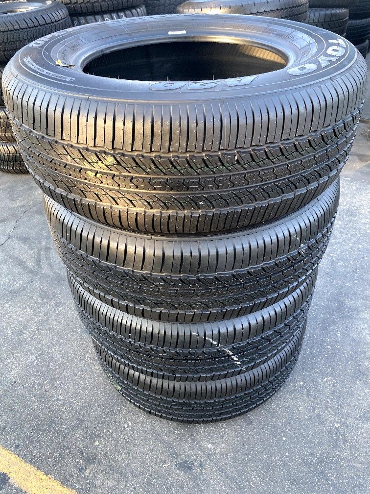 SET FOUR TIRES 245/65/17 TOYO SEMI NEW