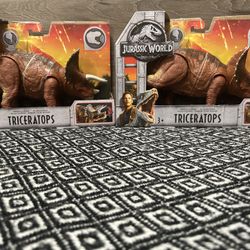 JURASSIC WORLD TOYS/COLLECTIBLE