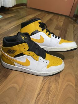 Air Jordans 1 Mid ‘University Gold’