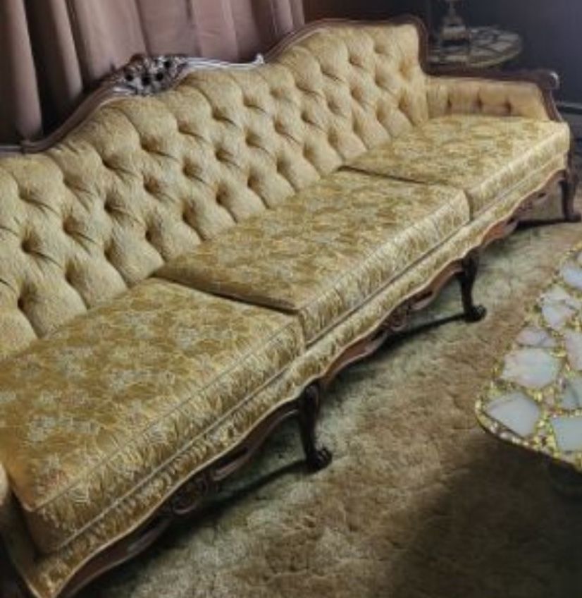 Used Couch And 2 Chairs/excellent Condition
