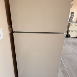 Americana 15.6 Cu. Ft. Top-Freezer Refrigerator