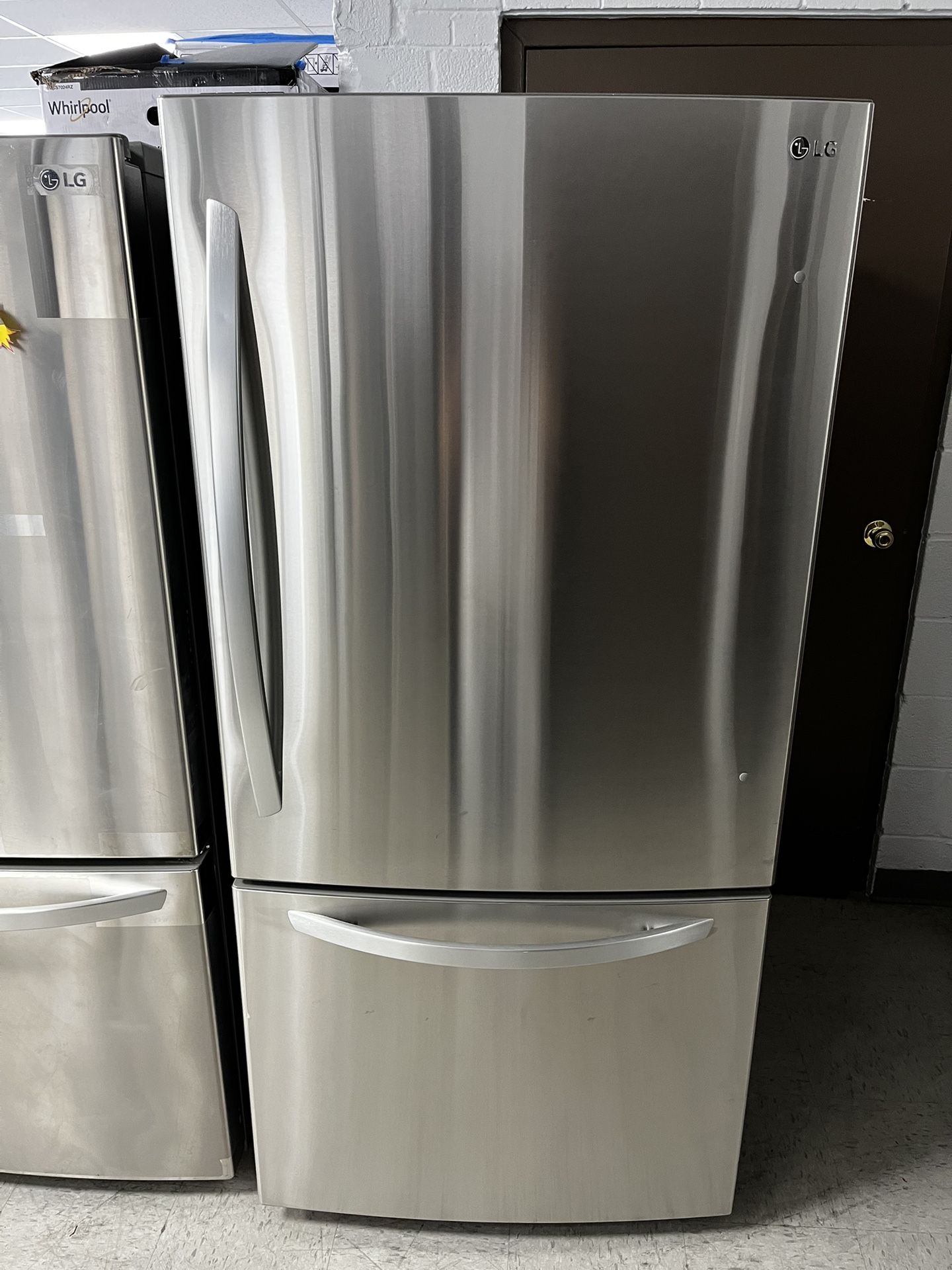 LG 33inch. Bottom-Freezer With Ice Maker Stainless Steel Refrigerator