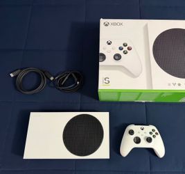 Xbox series S1TB with controller and console
