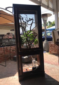 Chameleon cage with fogger