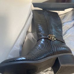 Knee Boot