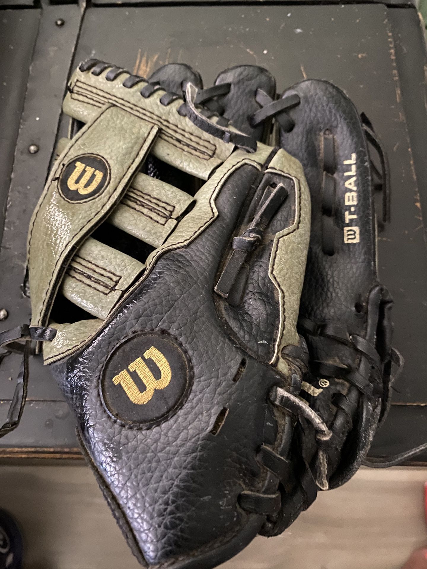 Wilson Youth BASEBALL GLOVE 9 1/2" AO325 Z95 EZ-Catch Right-Handed W T-Ball