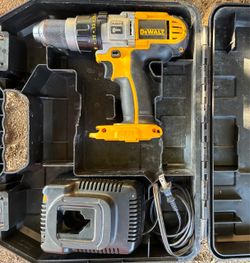 DeWalt DCD950 Hammer Drill Cordless w/ Case & Charger NO Battery Works Great Lightly Used $30