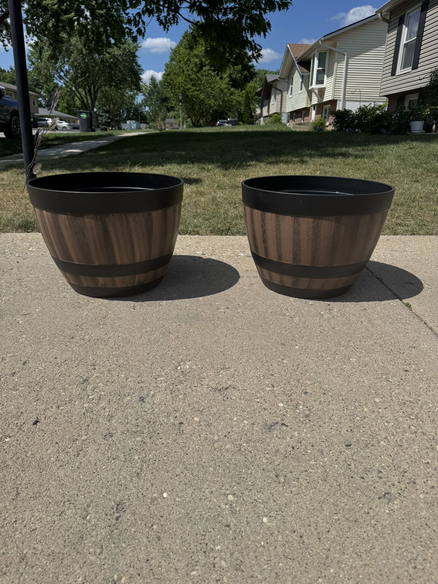 2 Planter Pots 