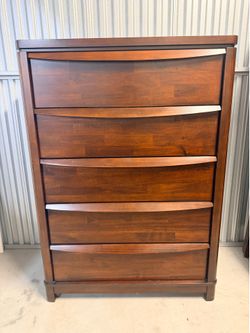 Delivery Available Solid Wood 5 Drawer Dresser