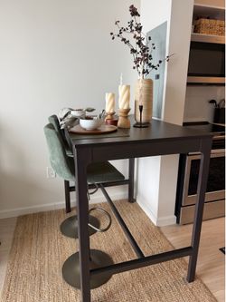 Bar table/dining table with 2 stools