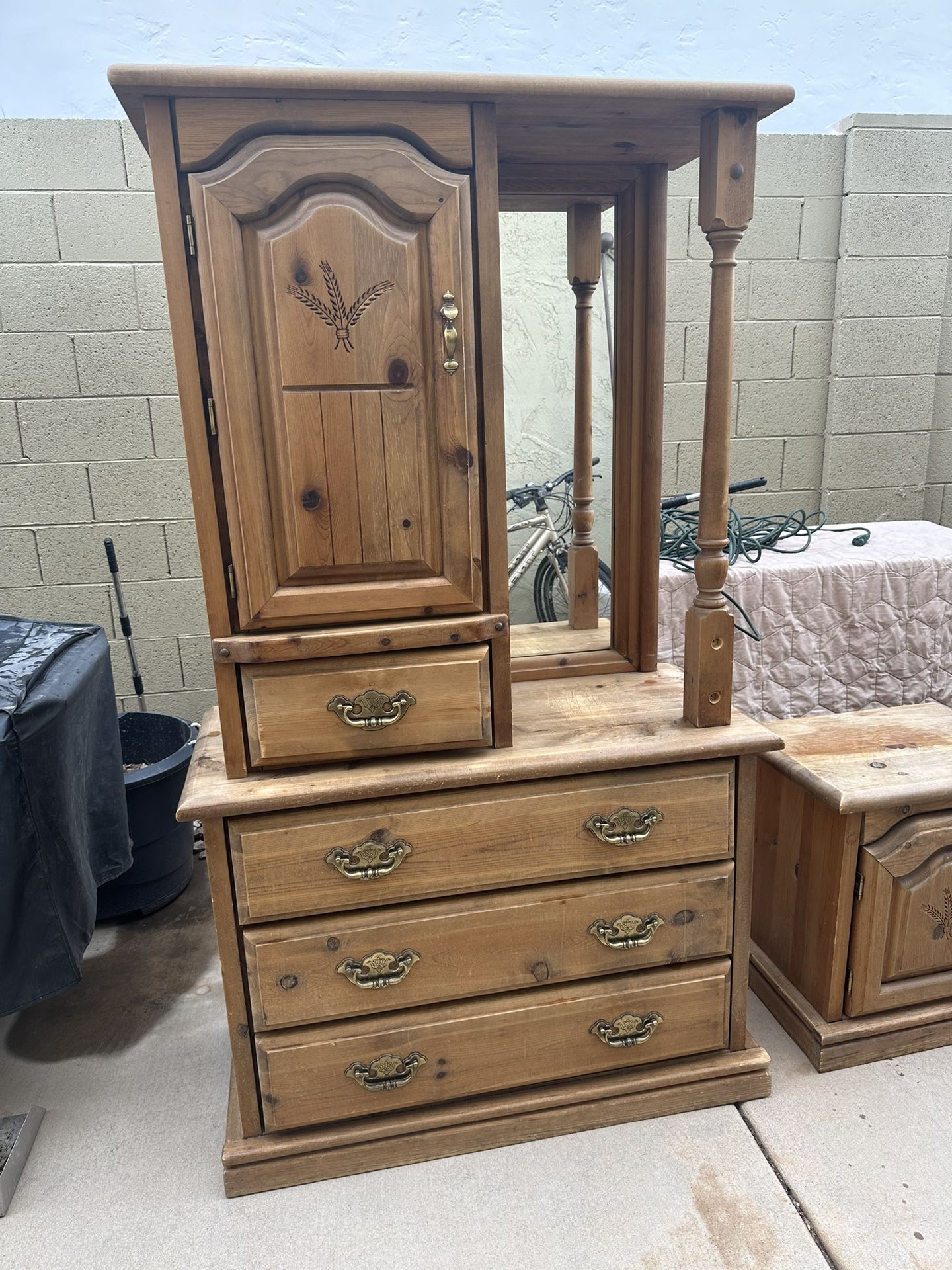 Solid Wood Vintage Bedroom Set - 5 Pieces - OBO