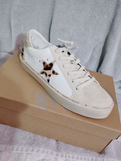 Mi iM Rubber sole Lace-Up Snake Print Suede Star Sneakers Size 7.5