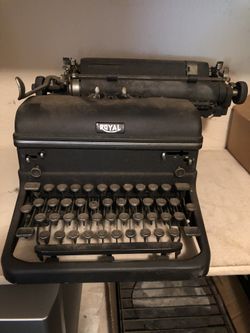 Antique Royal Typewriter