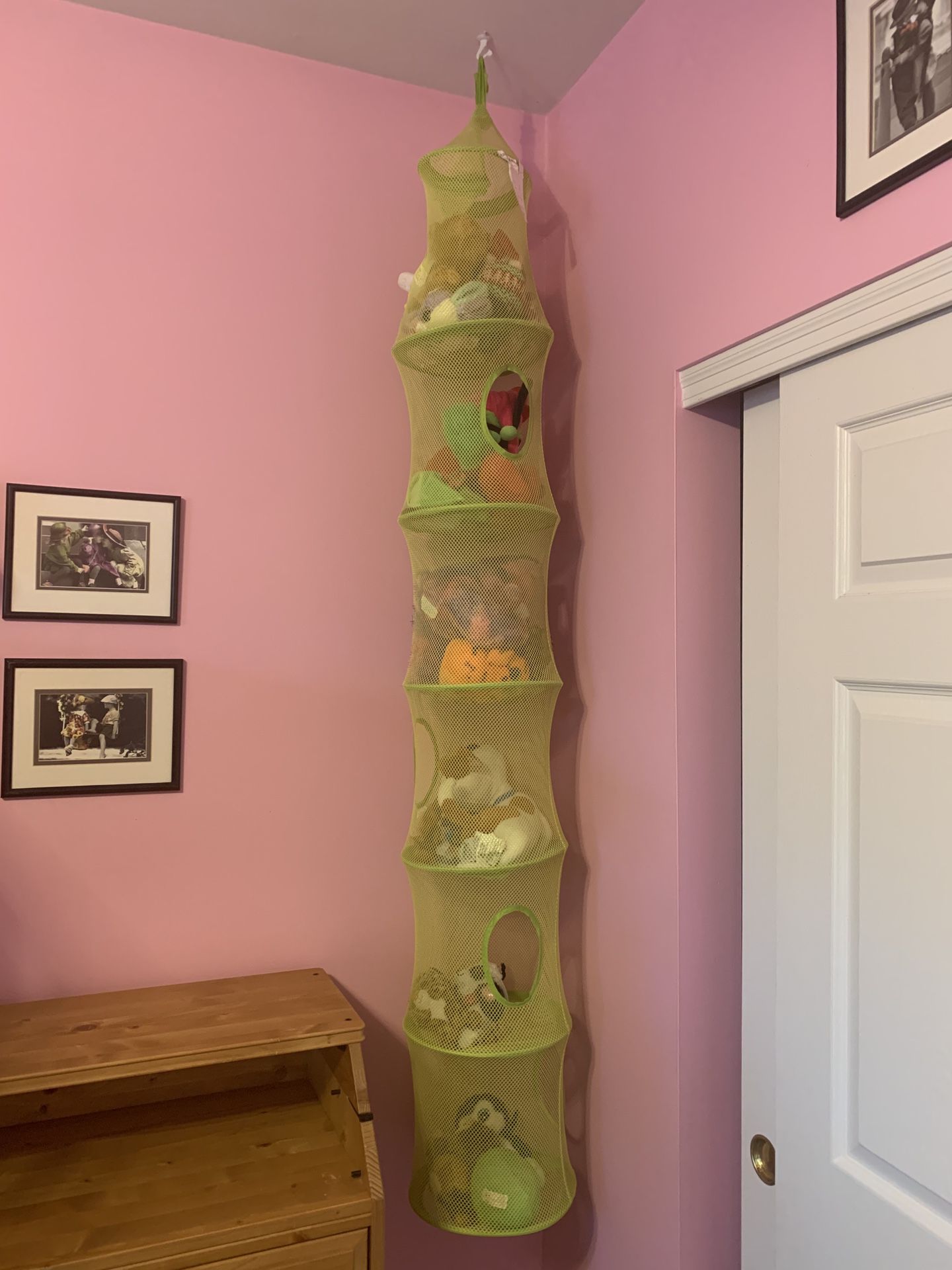 6 foot hanging Stuffed Animal Holder- in great shape. Color is lime green.