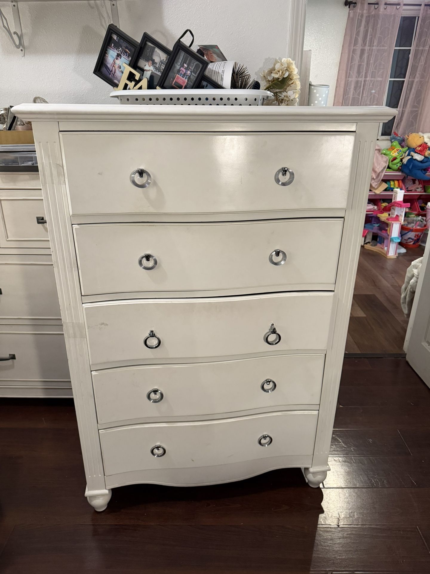 Dresser 