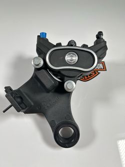 Harley-Davidson 14-20 iron 883 OEM 1200 REAR BACK BRAKE CALIPER WITH MOUNT BRACKET. SM9KNT0271
