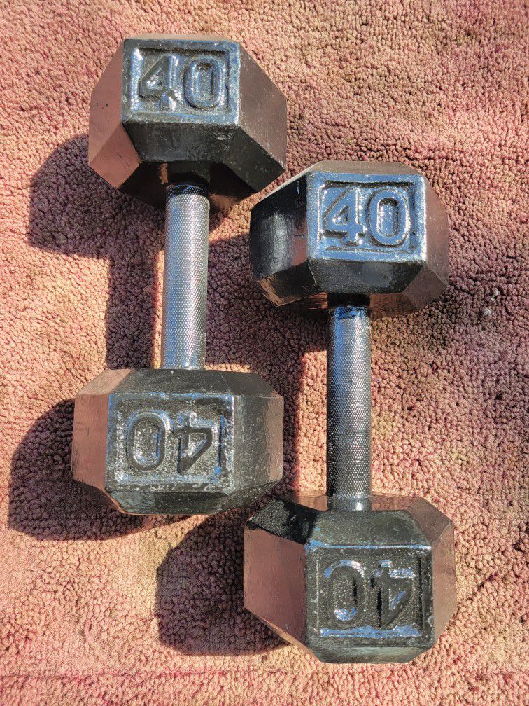 SET OF 40LB HEXHEAD DUMBBELLS TOTAL 40LBs. 
7111  S. WESTERN WALGREENS 
$80    CASH ONLY AS IS