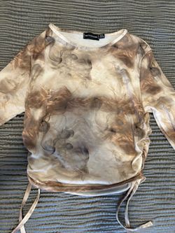 PRETTYLITTLETHING Tops