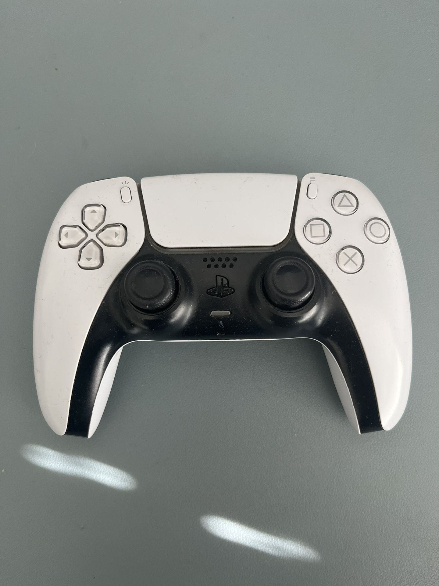 PlayStation 5 DUALSENSE controller