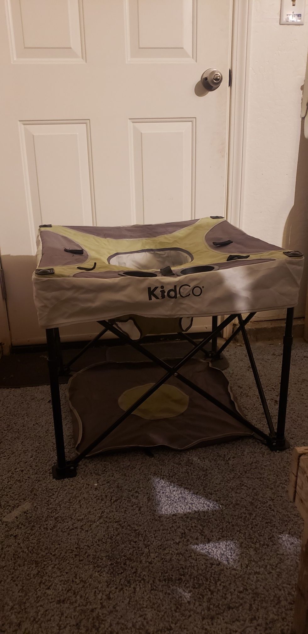 Kid co. baby sit in folding chair