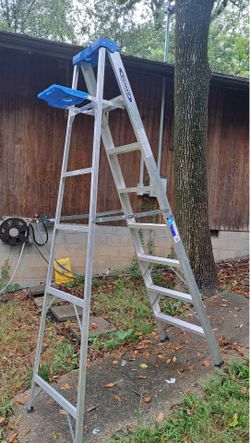Werner 8’ Aluminum Ladder.