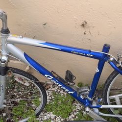 Giant Cypress DX Aluxx Aluminum Body