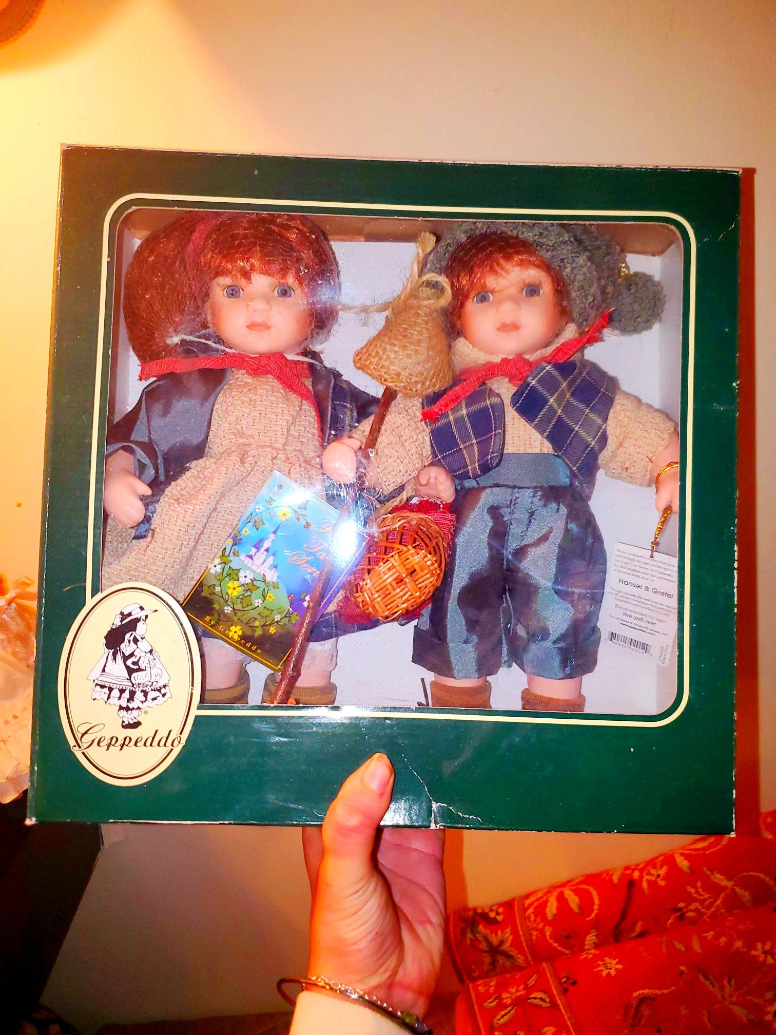 Geppeddo Fairy Tale Series Hansel & Gretel Porcelain Dolls w/original box