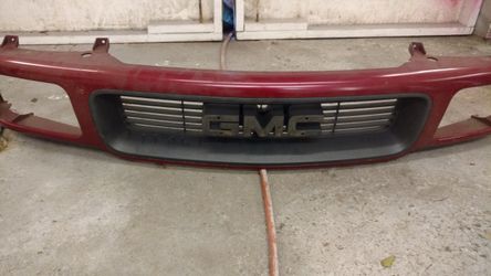 2 DIFFERENT GMC GRILLS FOR SMALL TRUCK 94-97 AND ONE FOR JIMMY 95-97
