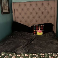 Nice queen Size Bed 350!!! Ever Thing  In Photo Included 