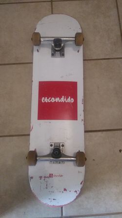 Complete skateboard. Chocolate 7.5 spitfire wheels. Thunder trucks!