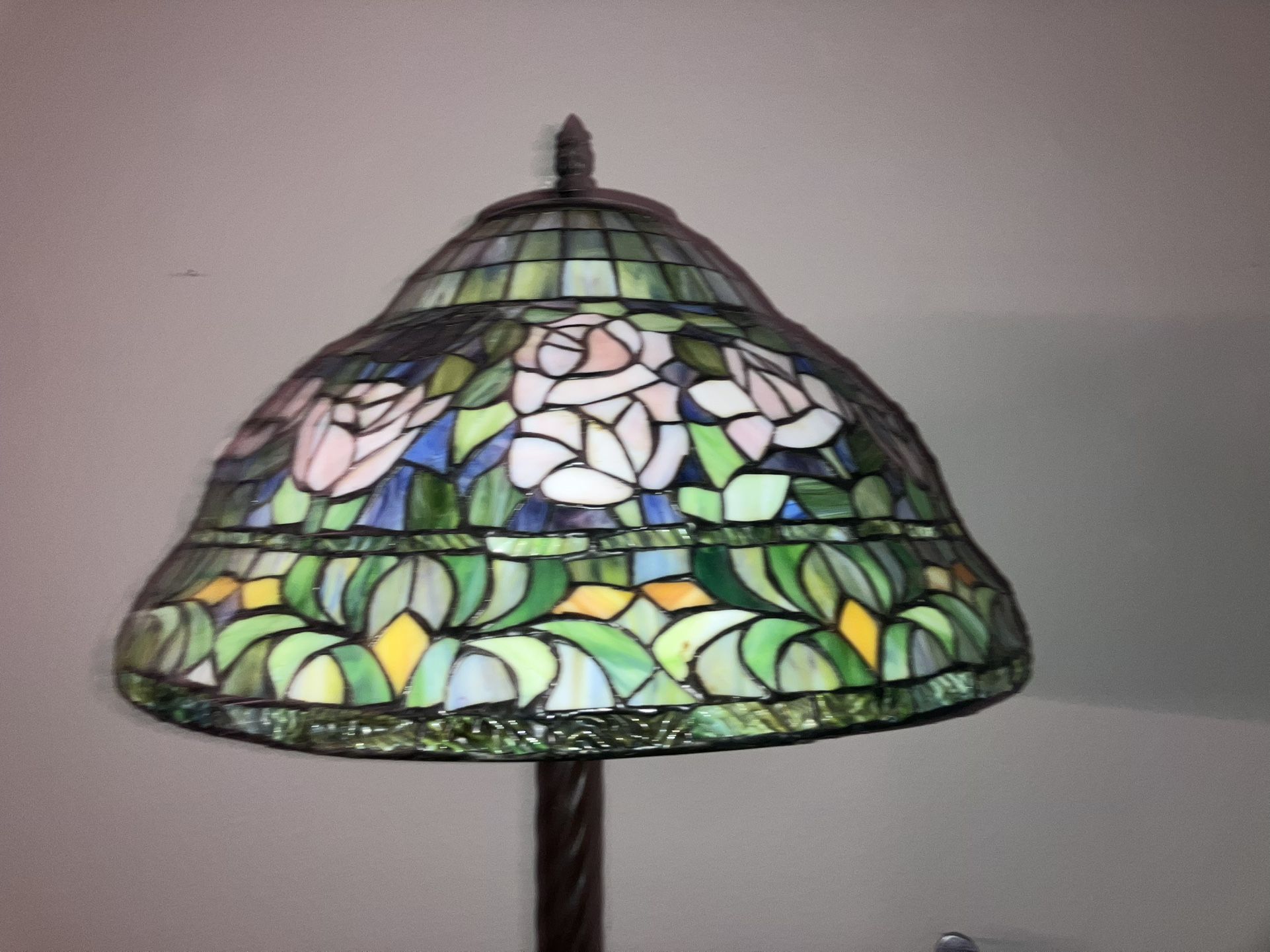 STAINED GLASS LAMP (Antique)