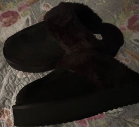 Women Slippers Size 10