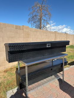Caja de herramientas de aluminio para Troca. Una mide 60” y la otra 70”