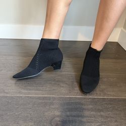 Eileen Fisher Purl Stretch Knit Booties – Size 7 – Black – Excellent Condition