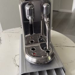 Breville Nespresso Coffee Machine – Like New