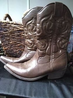 COWBOY BOOTS size 7.5M