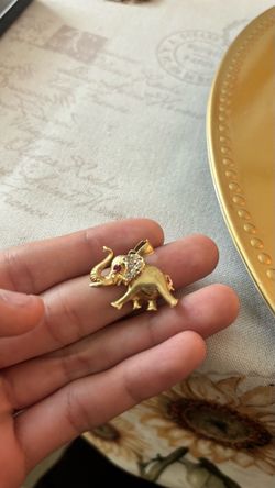 14k elephant pendant