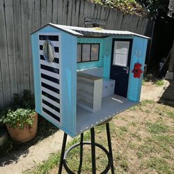 Our Generation Seaside Beach Pool House Cabana Dollhouse The sounds and the light are not working.The sounds and the light are not working.