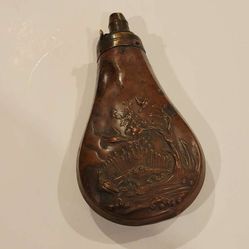 Antique Vintage Copper Brass Gun Powder Flask. Approximately 7" long, 
weight 6oz plus shipping materials. Pre-owned, please see photos for 
details.