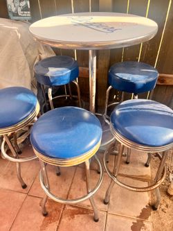 Dodger patio table set