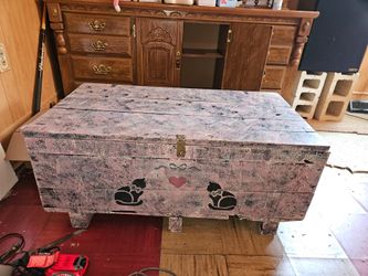 Wooden Kitty Cat Trunk