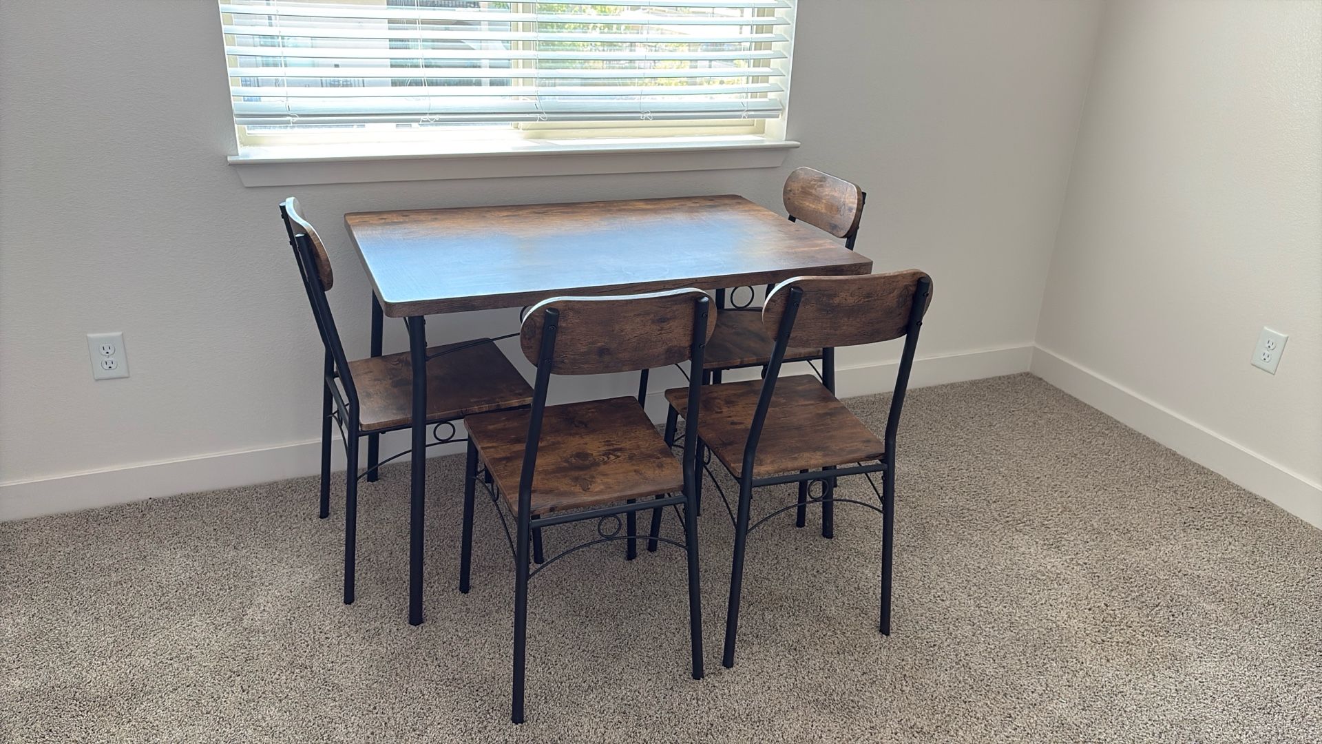 Table with 4 Chairs