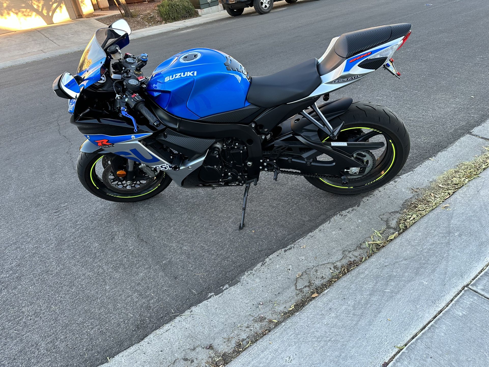 2022 Suzuki Gsxr600 Blue $11200 OBO