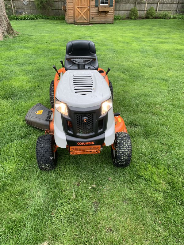 Like new Columbia riding lawn mower 17hp 42in for Sale in Racine, WI